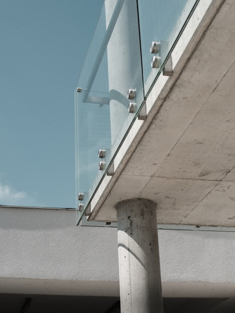 Aluminum vs. Glass Railing